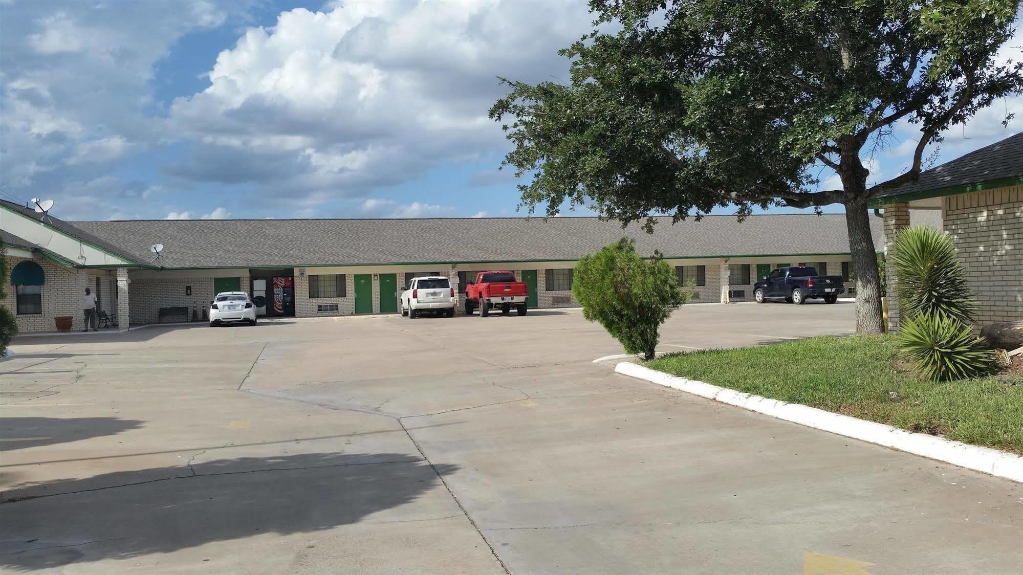 Garden Inn & Suites Hebbronville Kültér fotó