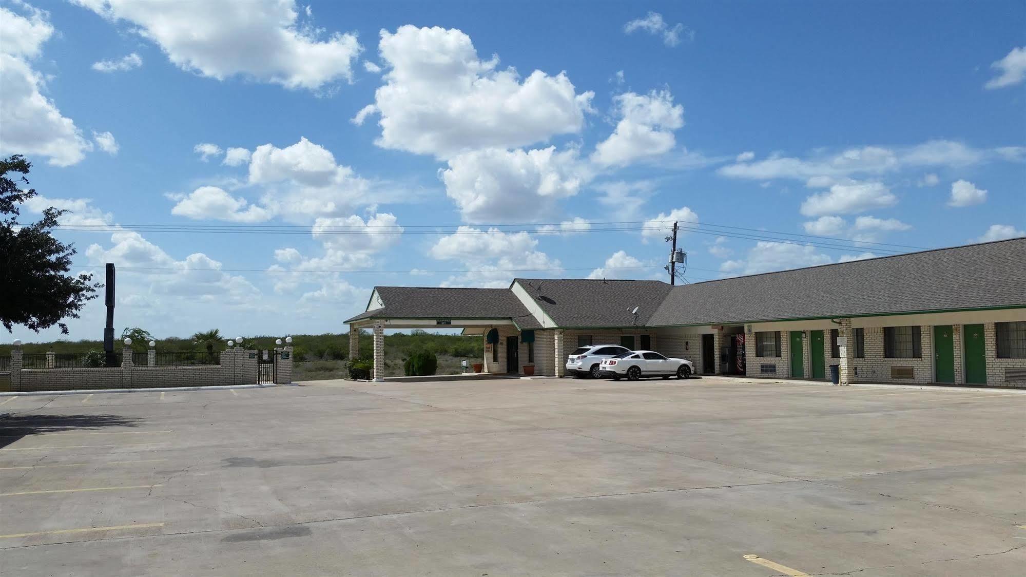 Garden Inn & Suites Hebbronville Kültér fotó